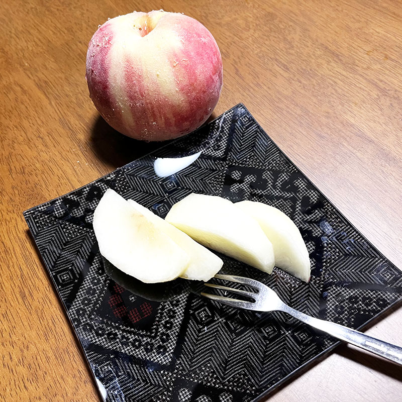 旬の桃とクリスタル大島紬☆ 旬の桃とクリスタル大島紬☆