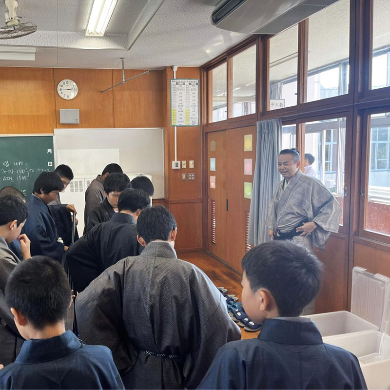 今日は赤木名中学校で着付教室☆ 今日は赤木名中学校で着付教室☆