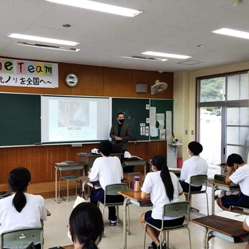 今日は古仁屋高校で大島紬の講義☆ 今日は古仁屋高校で大島紬の講義☆