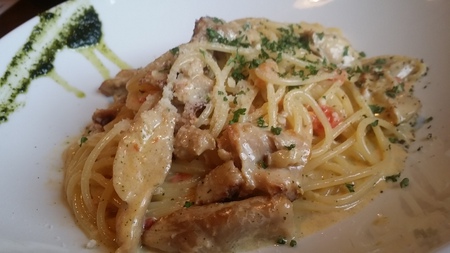 スモークチキンとフレッシュトマトの大葉風味クリームソースパスタ! スモークチキンとフレッシュトマトの大葉風味クリームソースパスタ!