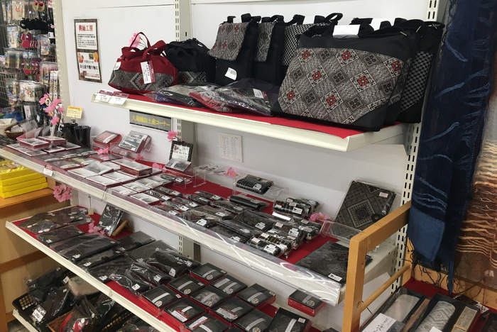 大島紬グッズのコーナー 大島紬グッズのコーナー