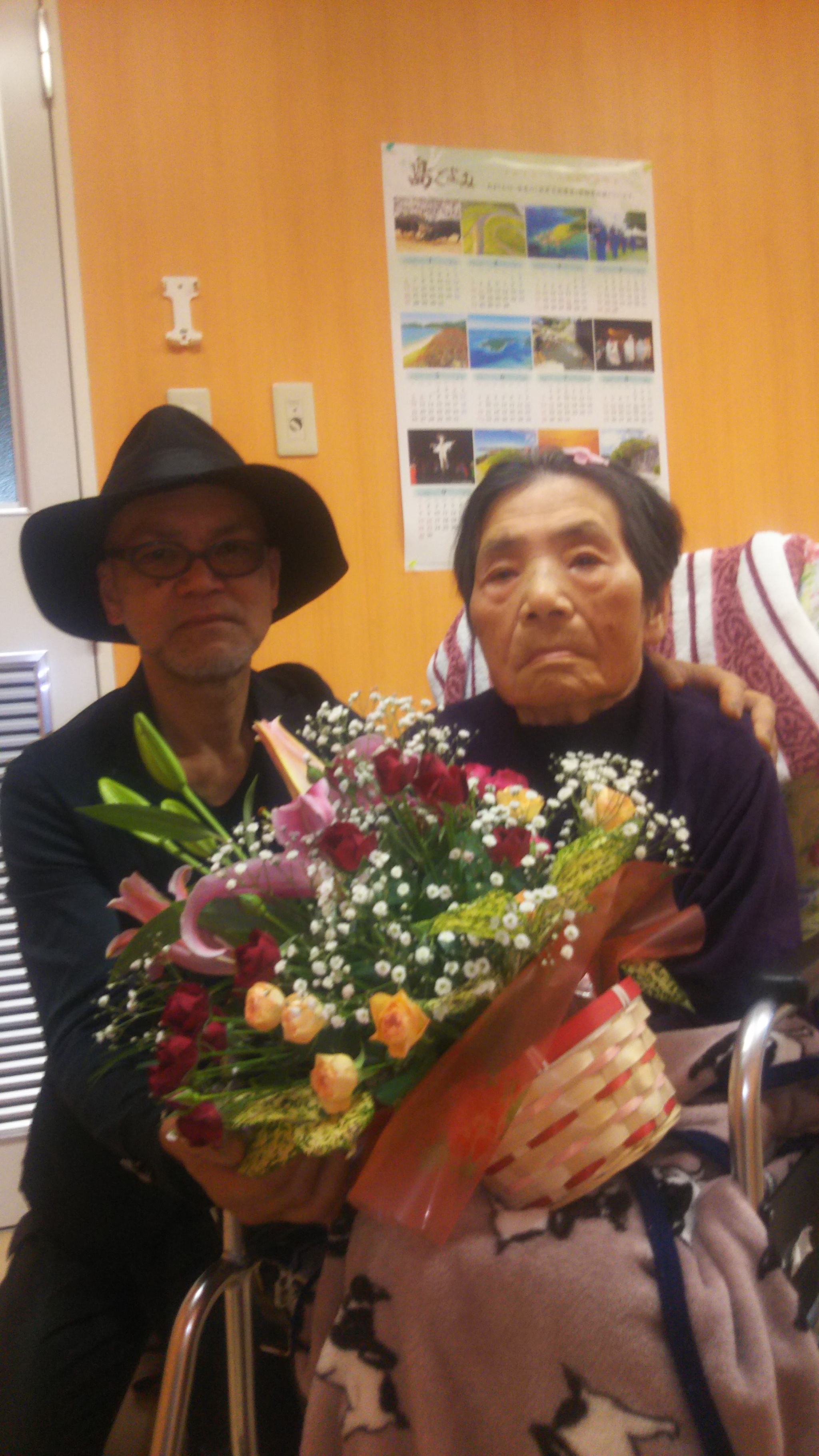 姉弟に感謝!母、誕生日 姉弟に感謝!母、誕生日