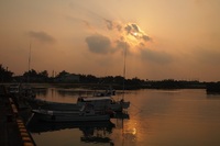 漁港から見た夕陽