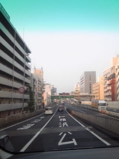 都内通過中なうω゚
