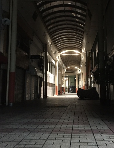 深夜の商店街 深夜の商店街