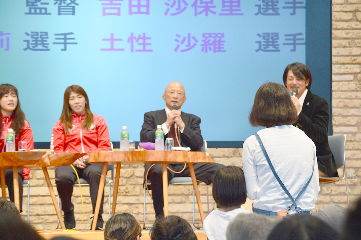 レスリング栄監督が奄美でふるさと講演会!吉田沙保里選手らメダリストも登場 レスリング栄監督が奄美でふるさと講演会!吉田沙保里選手らメダリストも登場