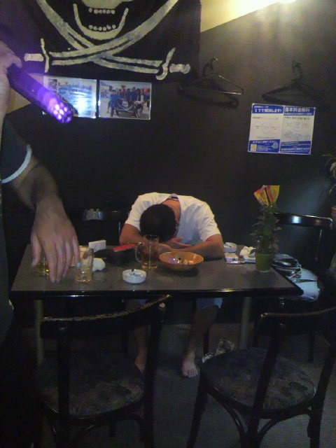 一人かやの外?グーグー(-.-)Zzz