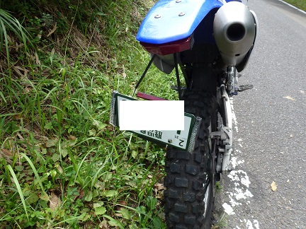 屋久島、真夜中のバイク修理 屋久島、真夜中のバイク修理