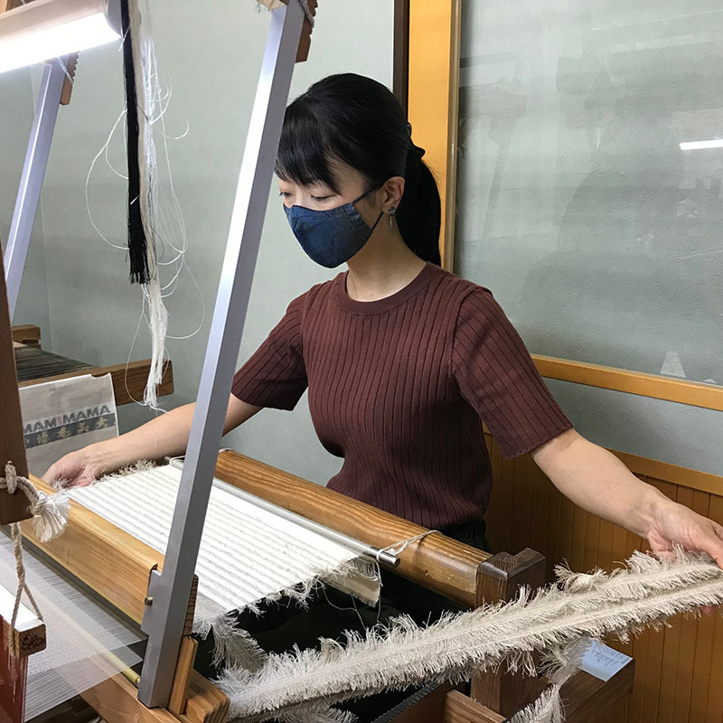 コツコツ機織り中☆