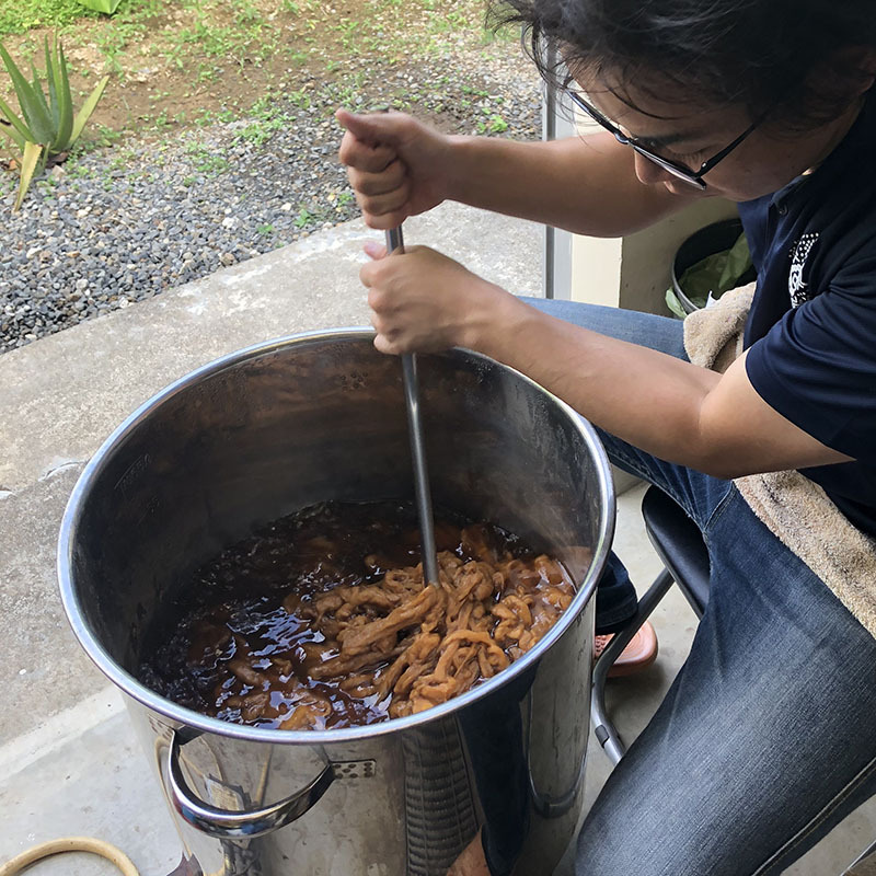 暑い日の染色は体力勝負☆