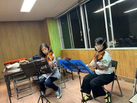 夜練なのに朝？