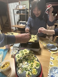 古仁屋でイカたこパーリーやっとるでー♪