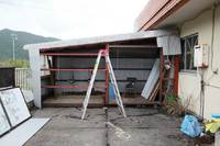 公民館屋上倉庫解体作業！