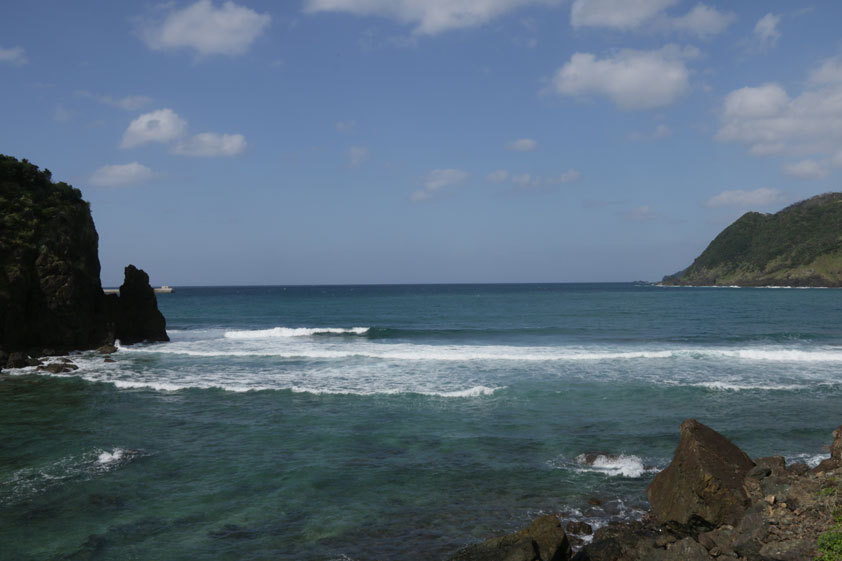 山羊島の白波