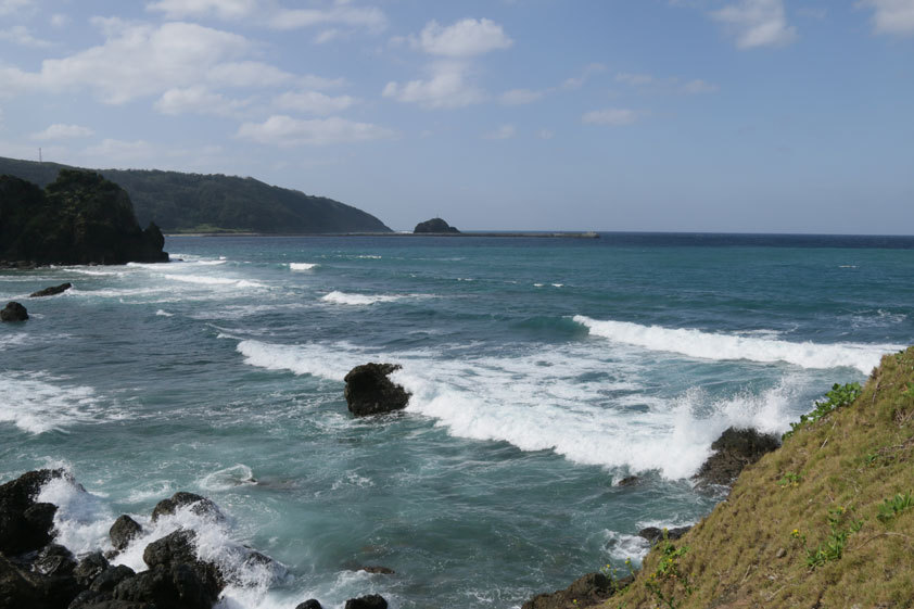 山羊島の白波