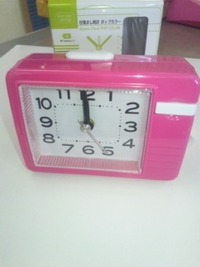 ピンクの時計。