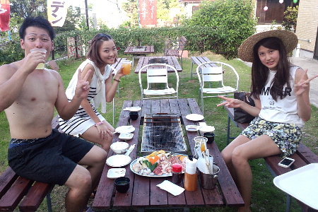 花火の前にBBQ