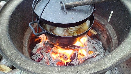 薪で料理