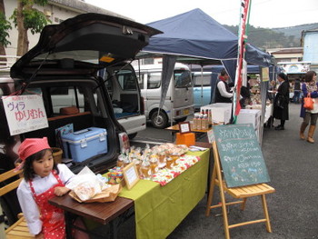明日の軽トラ市で会いましょう！