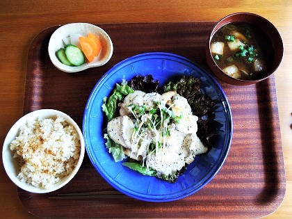 「やどんカフェ　いちのいち」さんの　サワラのムニエル♪