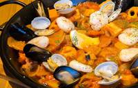生米と野菜を魚介と鳥のスープでじっくりと炊き上げ仕上げにムール貝 2015/06/02 22:03:00