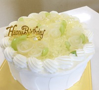 白い薔薇（ばら）のケーキ