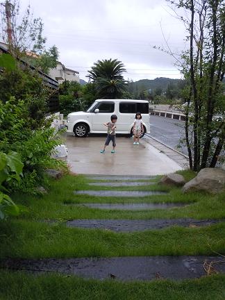 雨の中・・・！