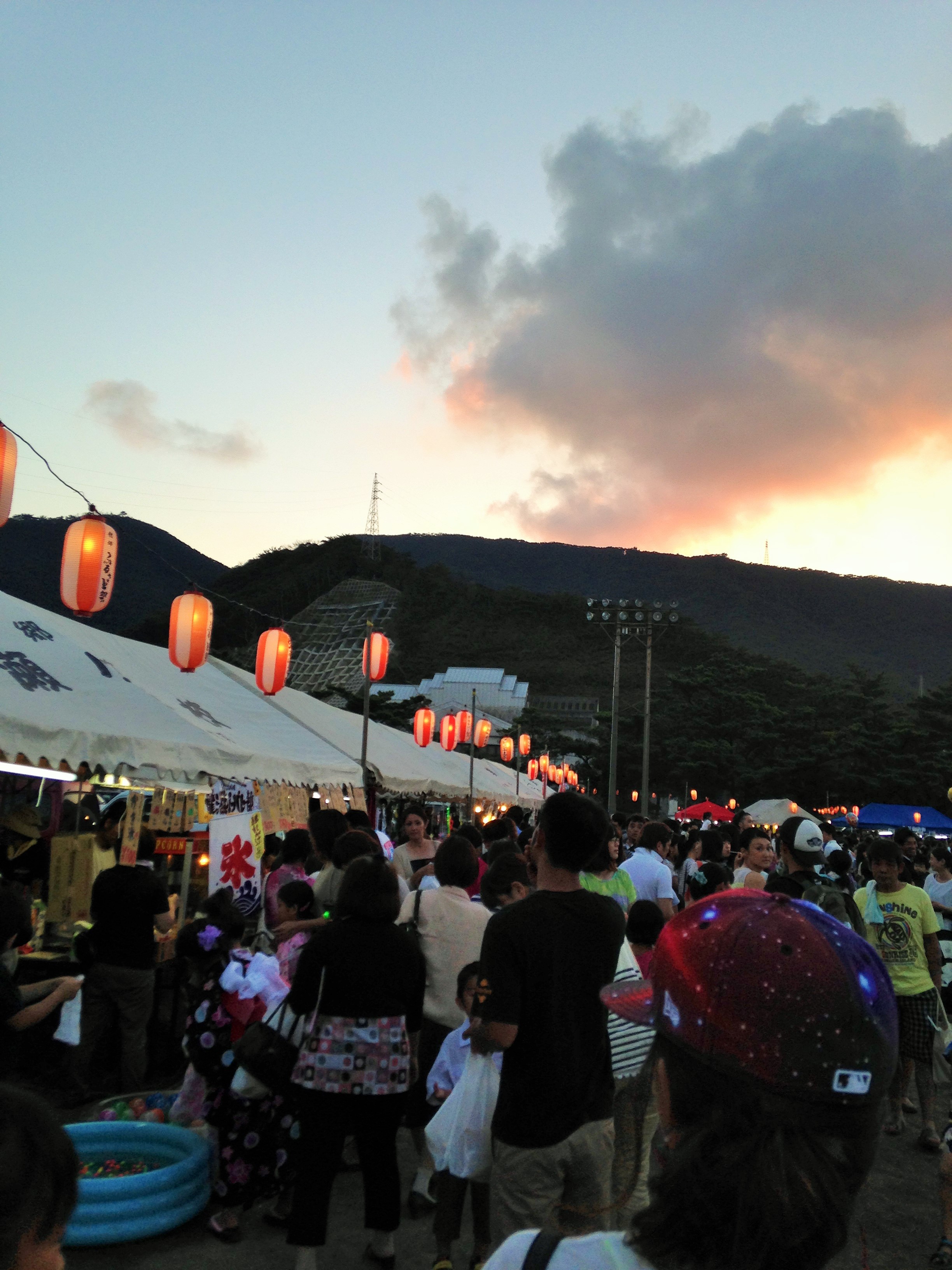 「２つ目の窓」と「龍郷ふるさと祭り」