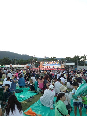 「２つ目の窓」と「龍郷ふるさと祭り」