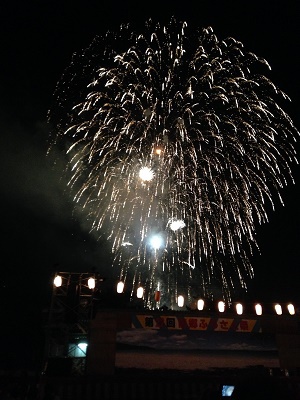 「２つ目の窓」と「龍郷ふるさと祭り」