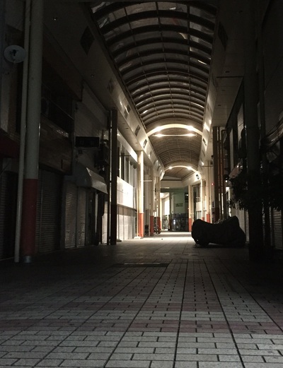 深夜の商店街