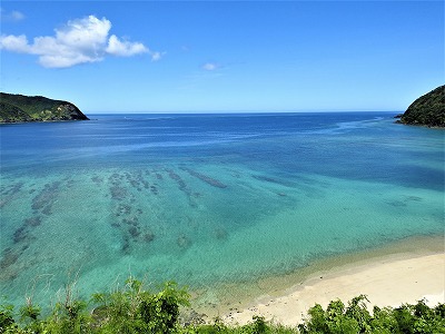 昼間の国直海岸