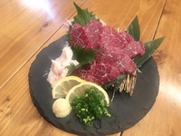 ◆kitchenわさもんの特選馬刺しとトウモロコシとクリームチーズのかき揚げ◆