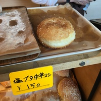 永田橋市場の中【定食屋 光(てる)】営業中とパン