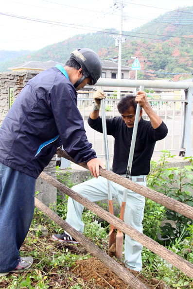 引き込み用木柱建柱