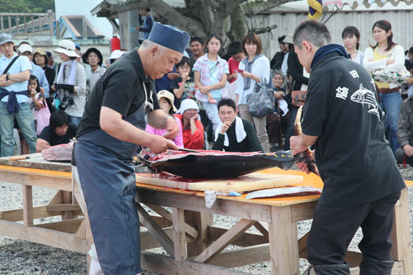 加計呂麻芝漁港かつお祭り4