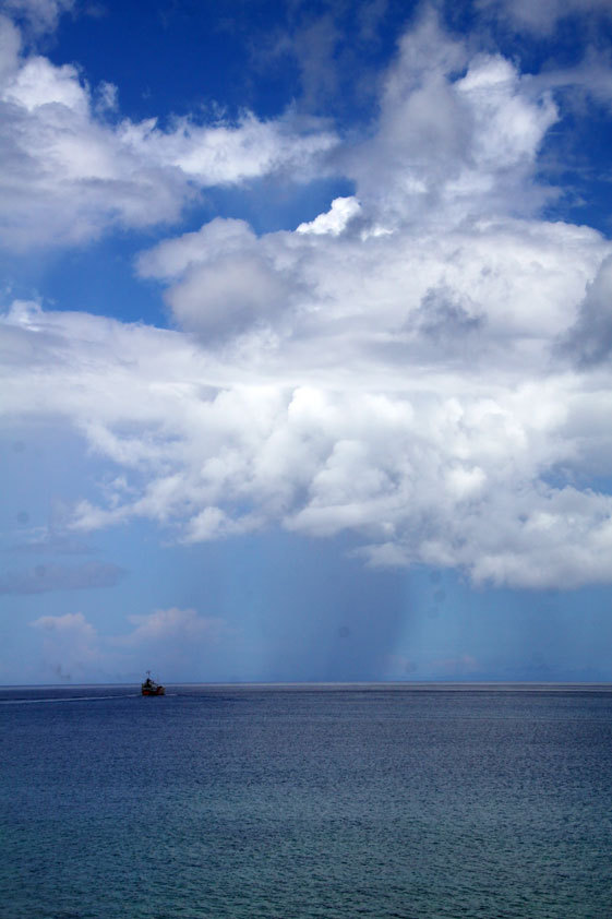 名瀬湾の雲