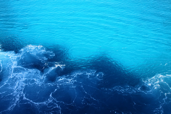 青色の海