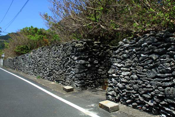 西古見サンゴ石垣