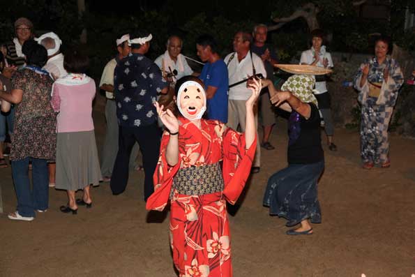 佐仁八月踊り３