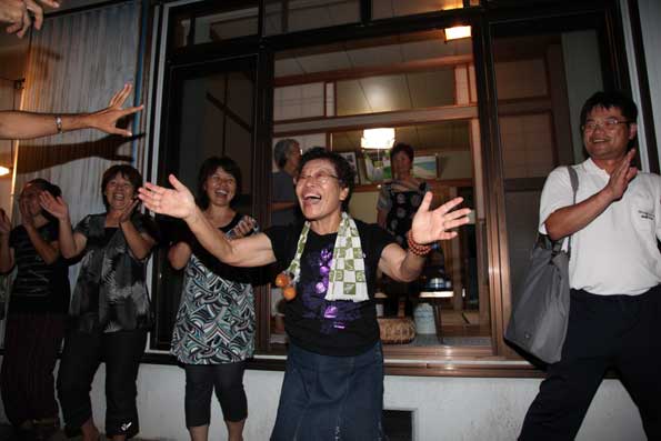 佐仁八月踊り３