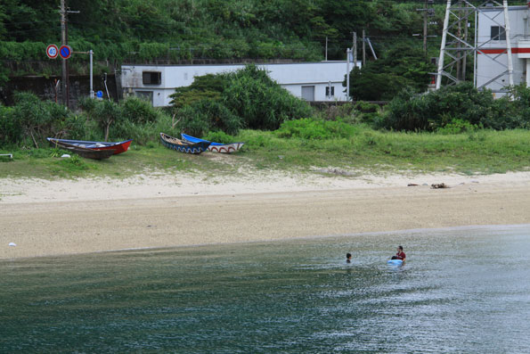 名瀬の三角浜