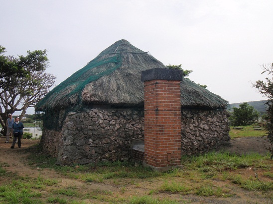 大城小学校のサタ小屋