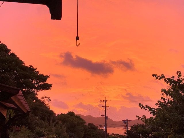 台風前の朝焼け